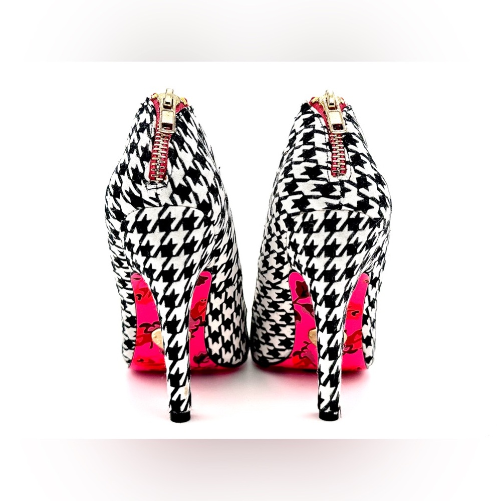 Betsey Johnson Black & White Houndstooth Pumps with Hot Pink Floral Pointed Toe - Picture 4 of 5